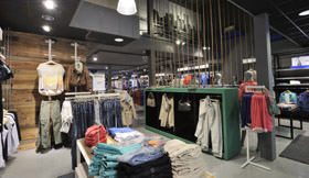 Stout Jeans, Entwurf und Ausfuhrung: WSB Ladenbau Mode - 