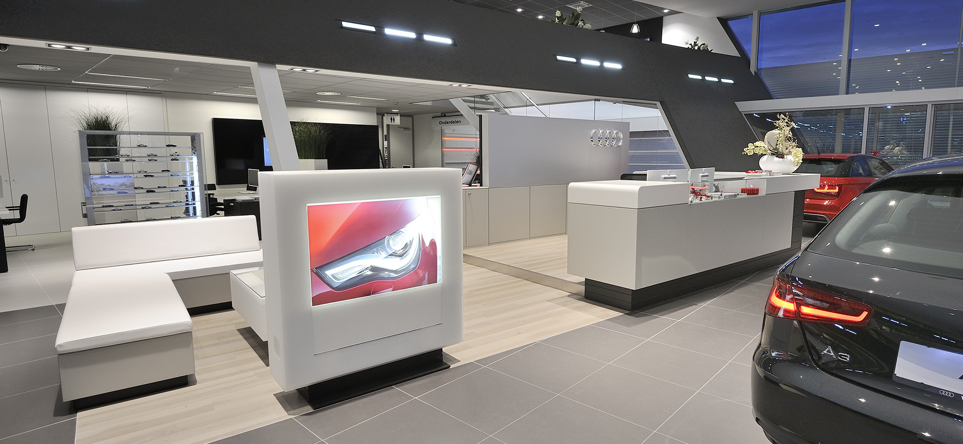 Audi Schauraum: Einrichtung - 