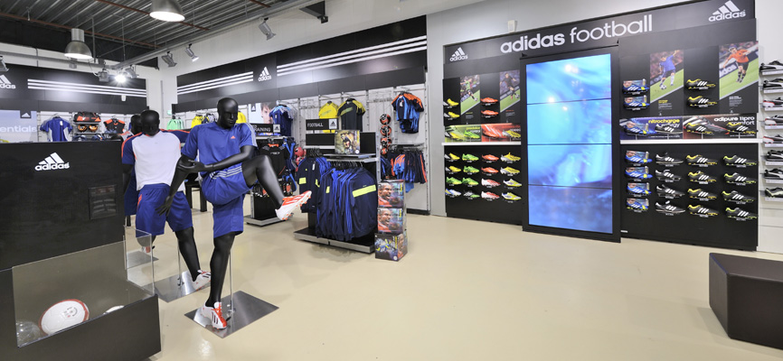 Intersport Megastore Roermond (NL): Ladenbau Sport - Sport