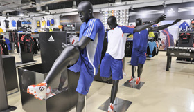 Intersport Megastore Roermond (NL): Ladenbau Sport - Sport