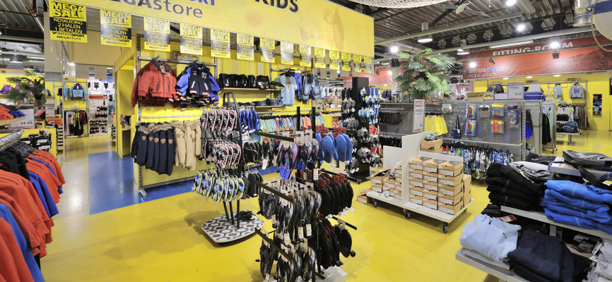 Intersport Megastore Roermond (NL): Ladenbau Sport - Sport