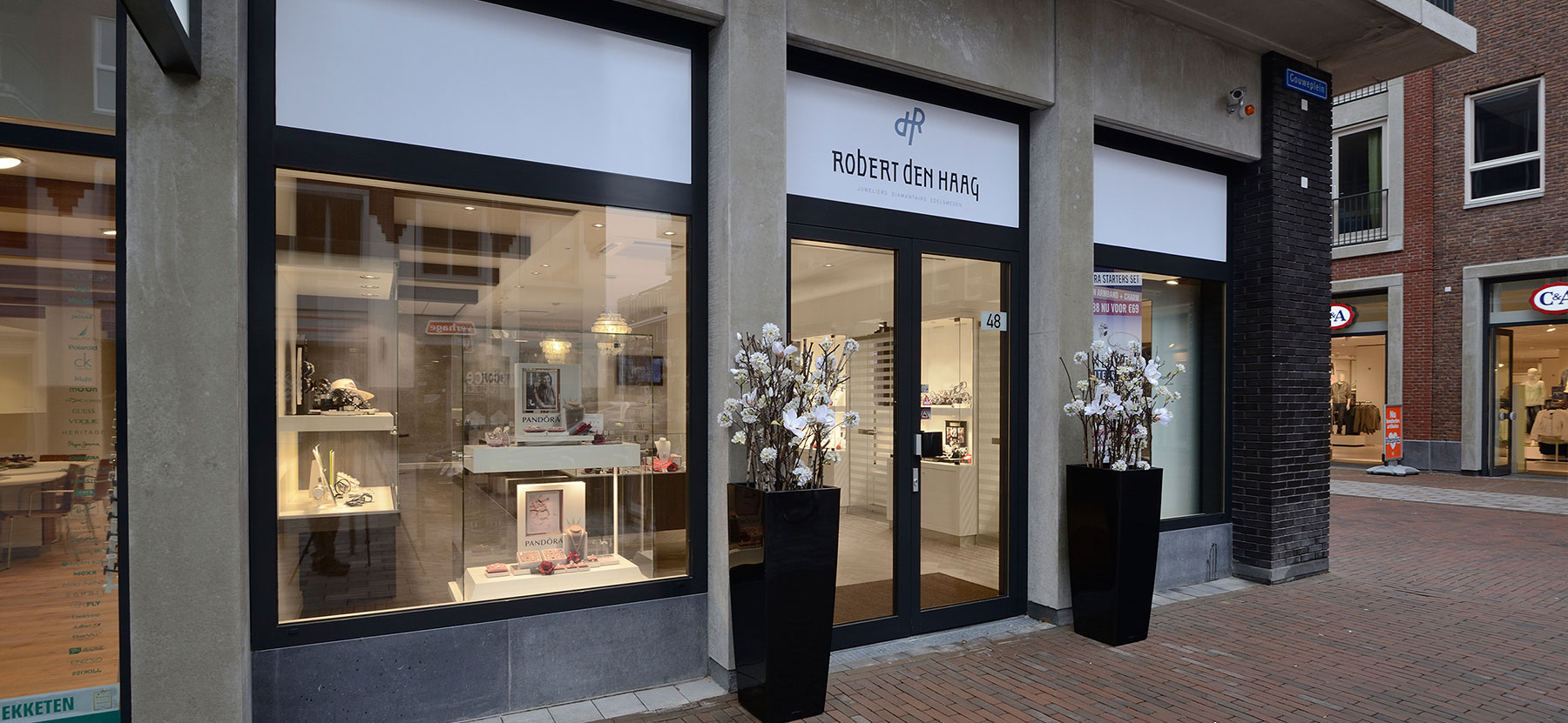 Sichere Ladenbau fur Juwelier Robert den Haag - 