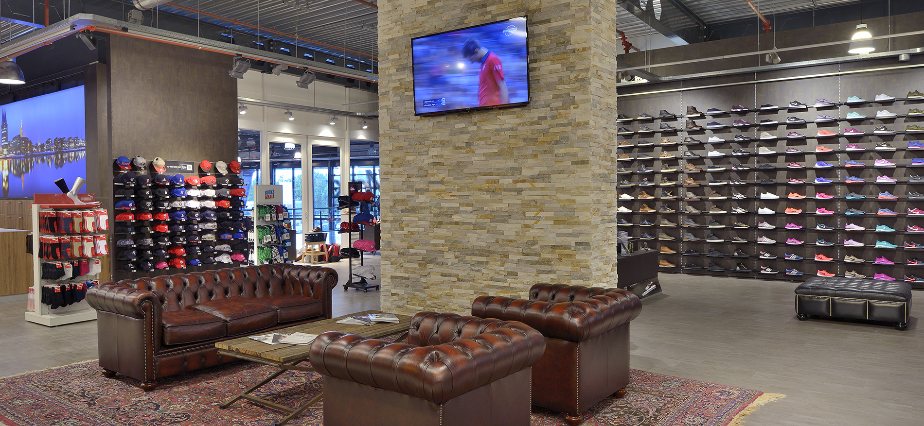 Intersport Megastore Roermond (NL): Ladenbau Sport - 