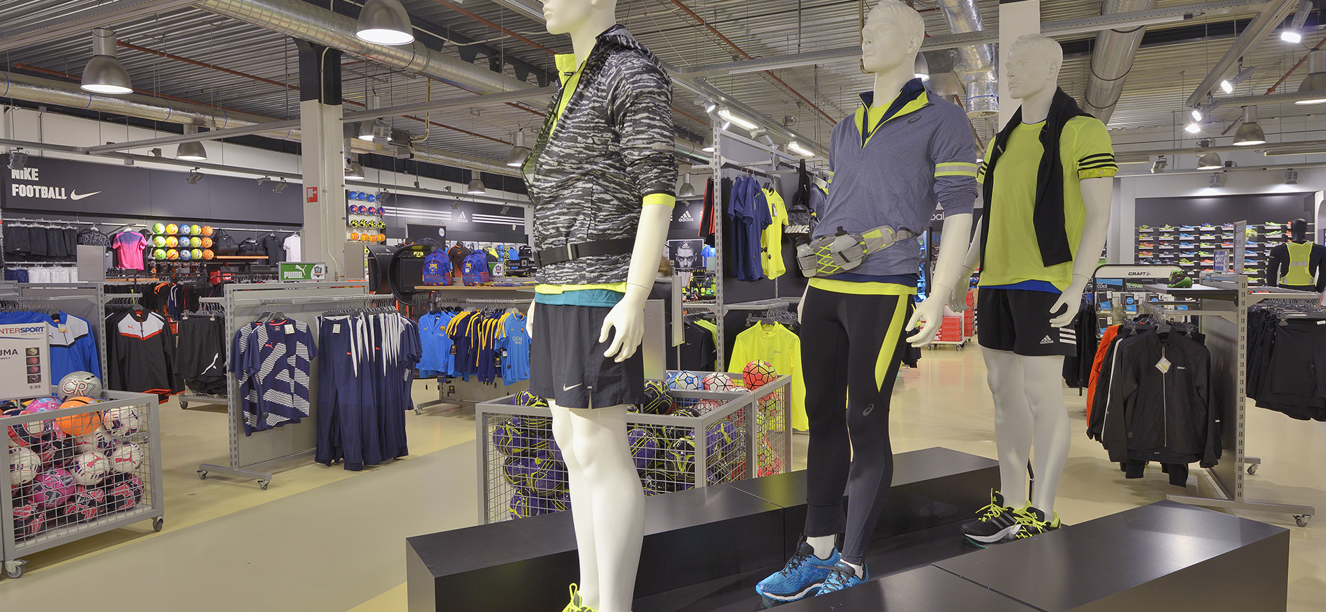 Intersport Megastore Roermond (NL): Ladenbau Sport - 
