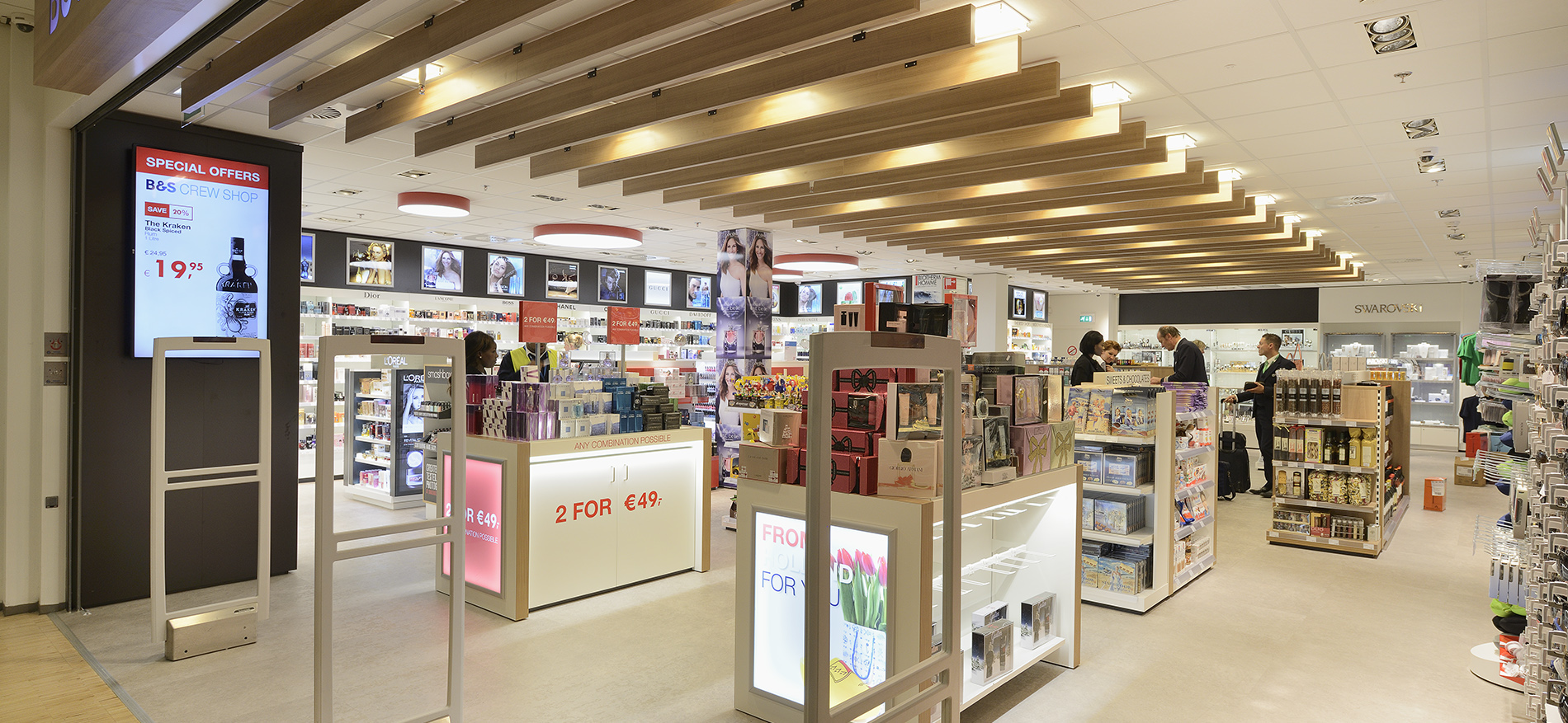 B&S Crewshop Airport Schiphol (NL) – Einrichtung Flughafen Shop - Retail design