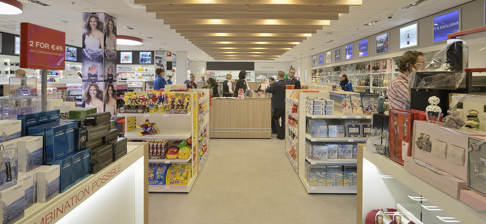B&S Crewshop Airport Schiphol (NL) – Einrichtung Flughafen Shop - Retail design