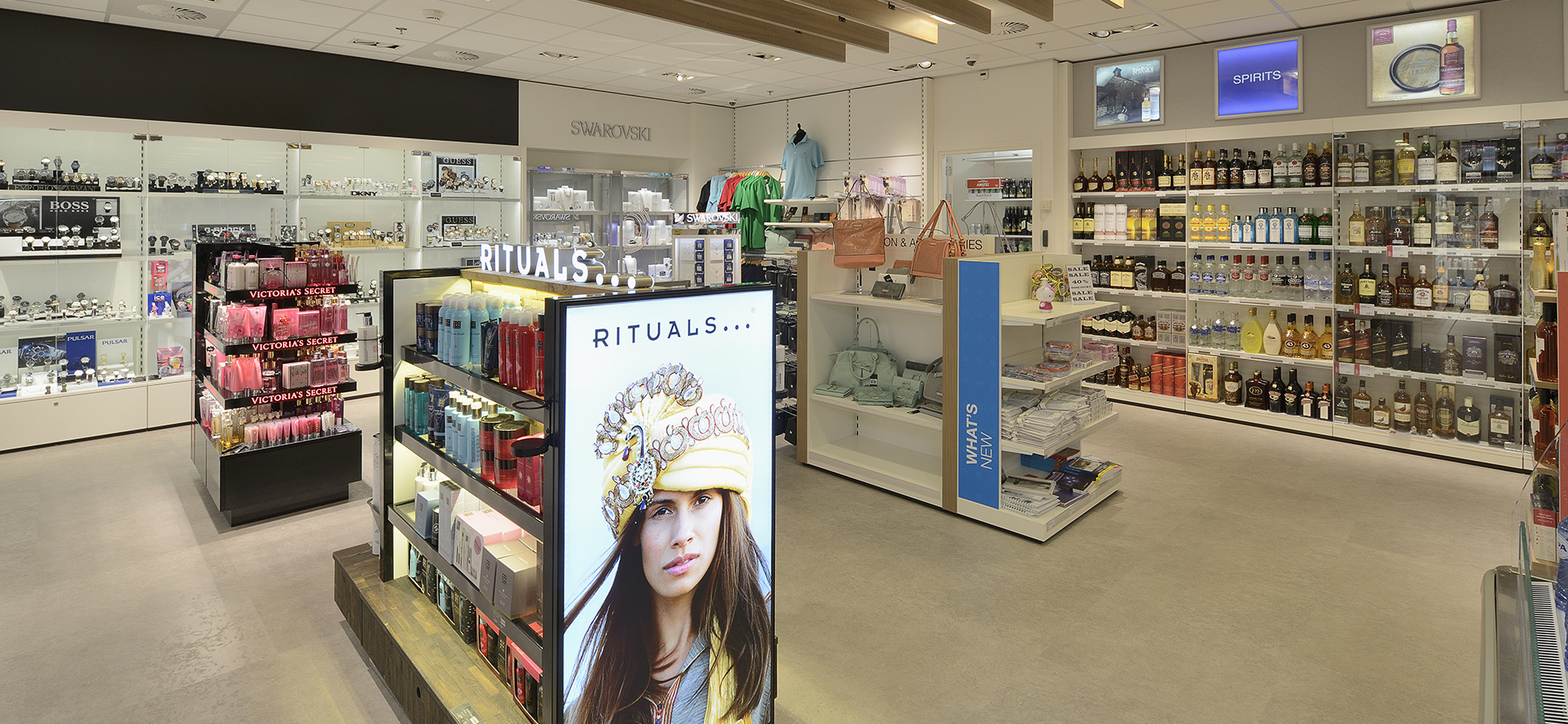 B&S Crewshop Airport Schiphol (NL) – Einrichtung Flughafen Shop - Retail design