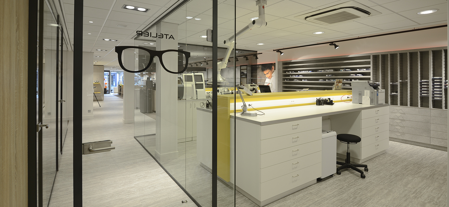 Thyssen Optiek – Kapellen (BE): Ladenbau Augenoptik - 