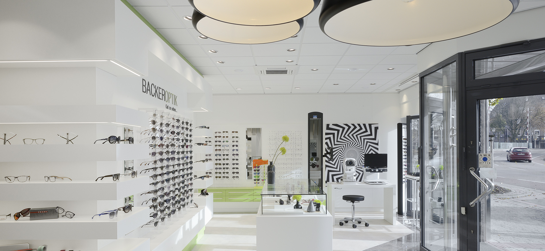 Backer Optik – Emden (DE). Neue Einrichtung Augenoptiker - 