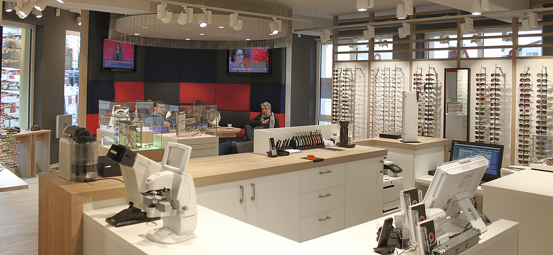 Waller Optik – Hofheim (DE): Ladeneinrichtung Augenoptik - 