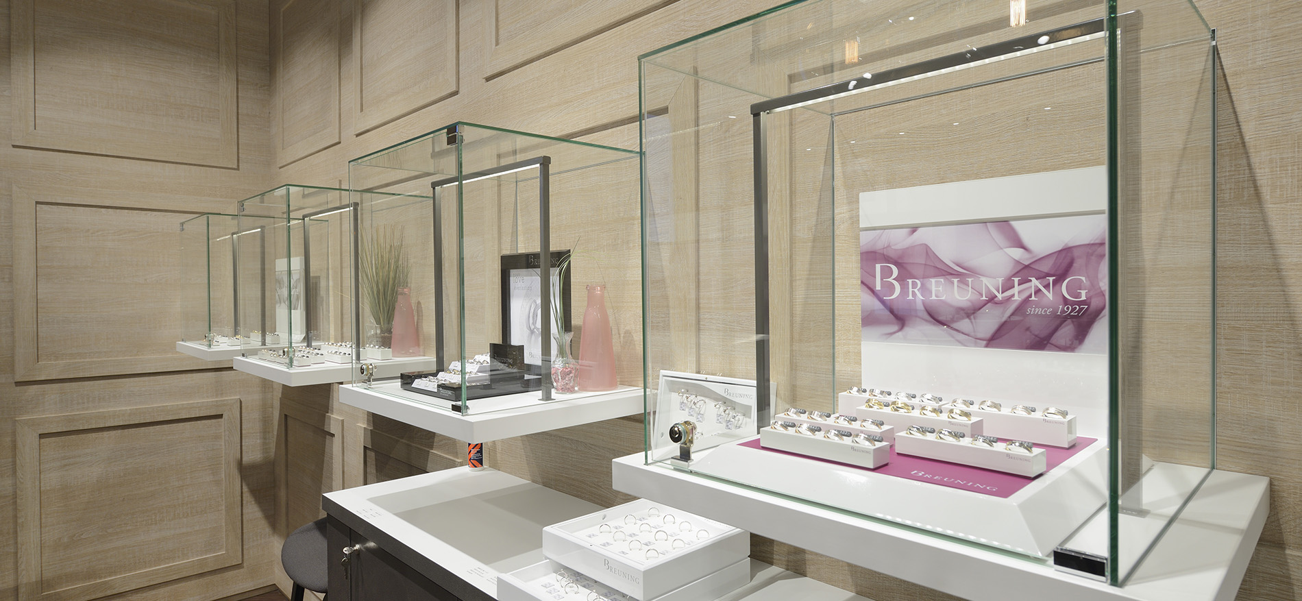 Breuning Trauringlounge – Stuttgart (DE): Design + Einrichtung - Schmuck