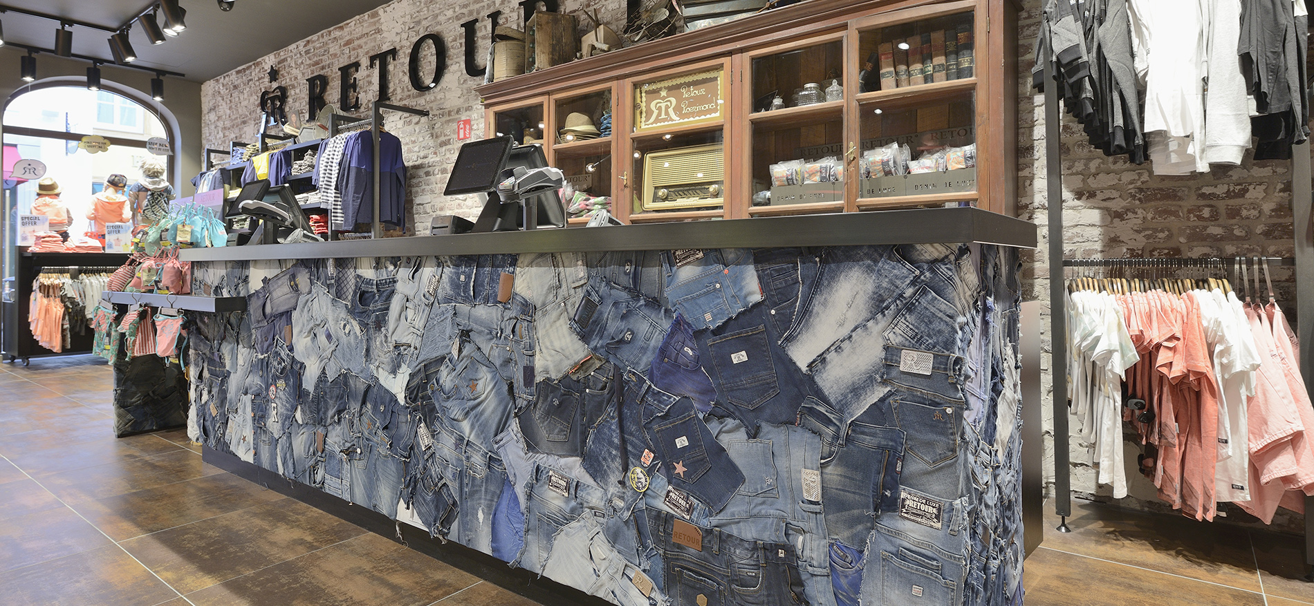 Outlet concept store Retour Jeans, Roermond - Fashion