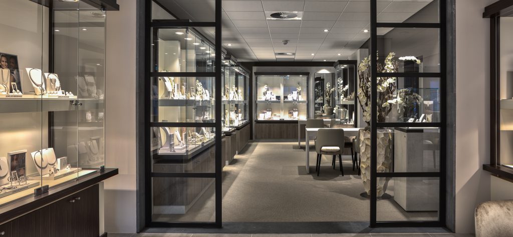 Broekhuis Schmuck & Uhren | Einrichtung grosse Schmuckladen