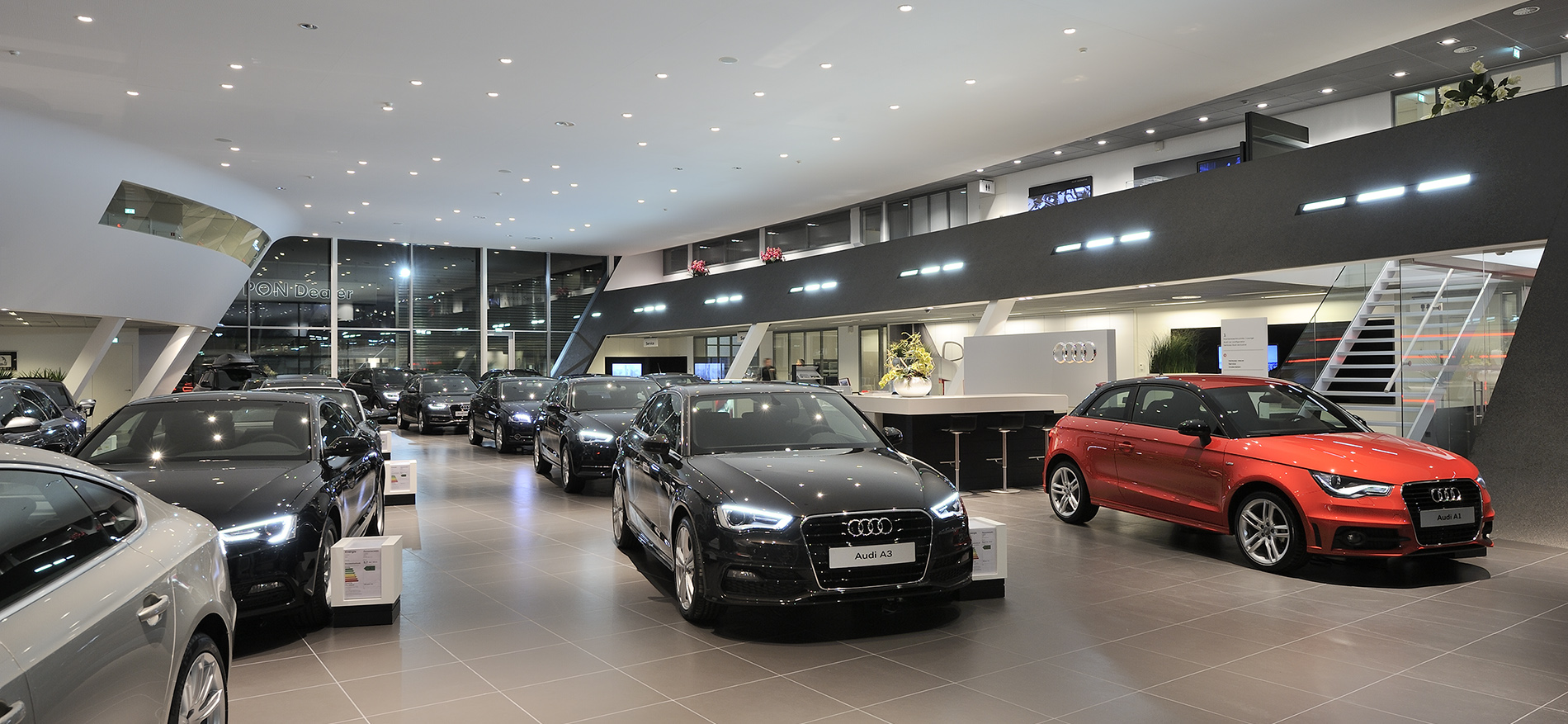 Audi Showroom | Pon Dealer Amersfoort (NL) - Ausstellungsraum